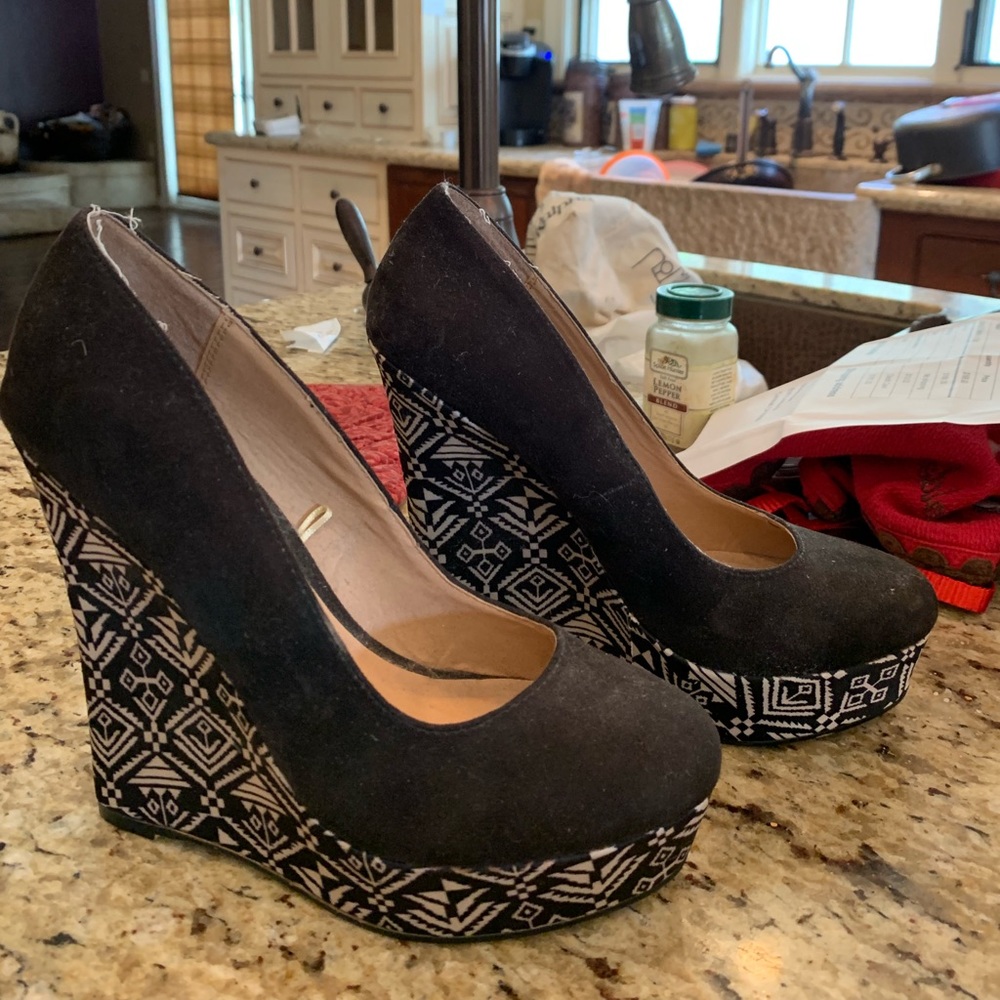 Never worn forever 21 heals